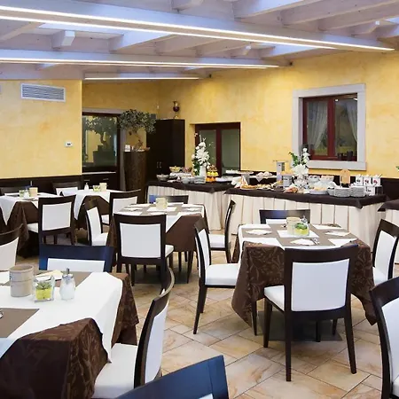 Hotel Ristorante Nave Lavis
